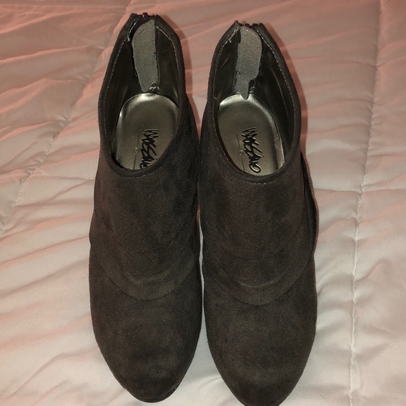 Grey suede booties - Picture 4 of 5